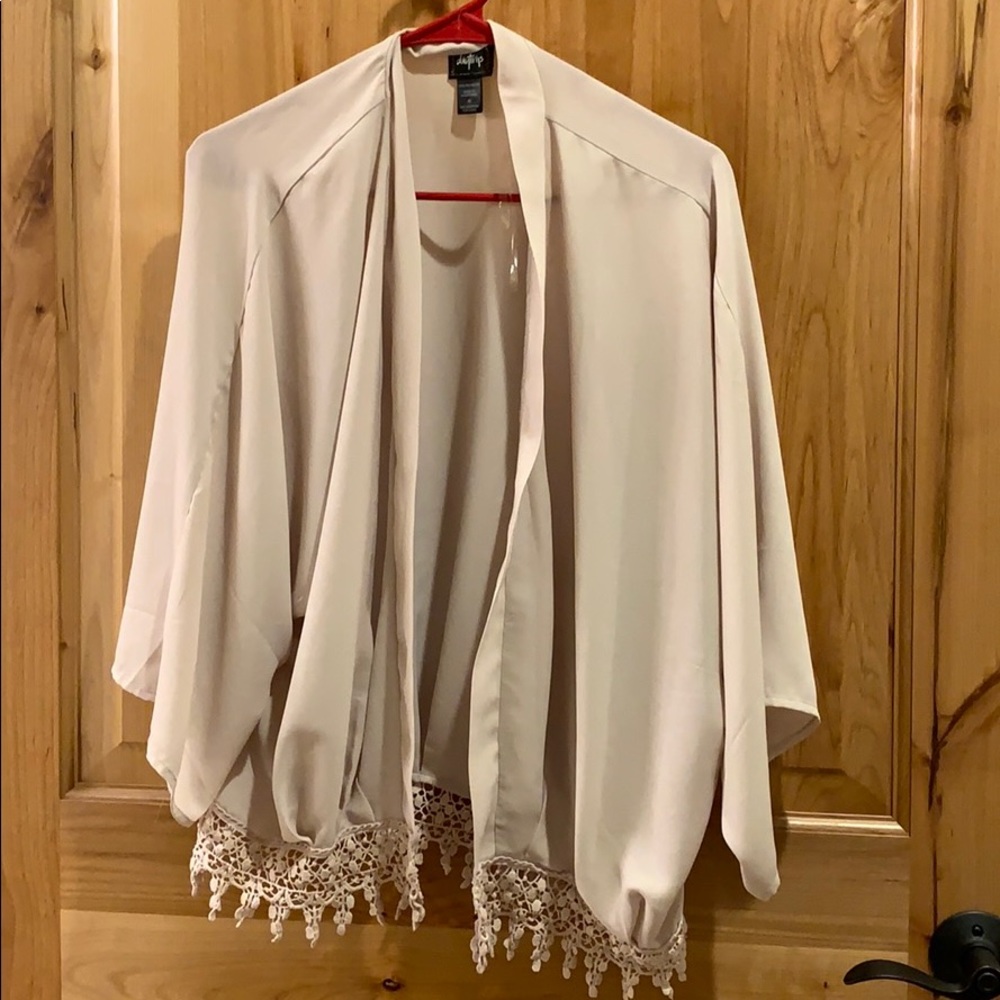 Light 3/4 sleeve cardigan